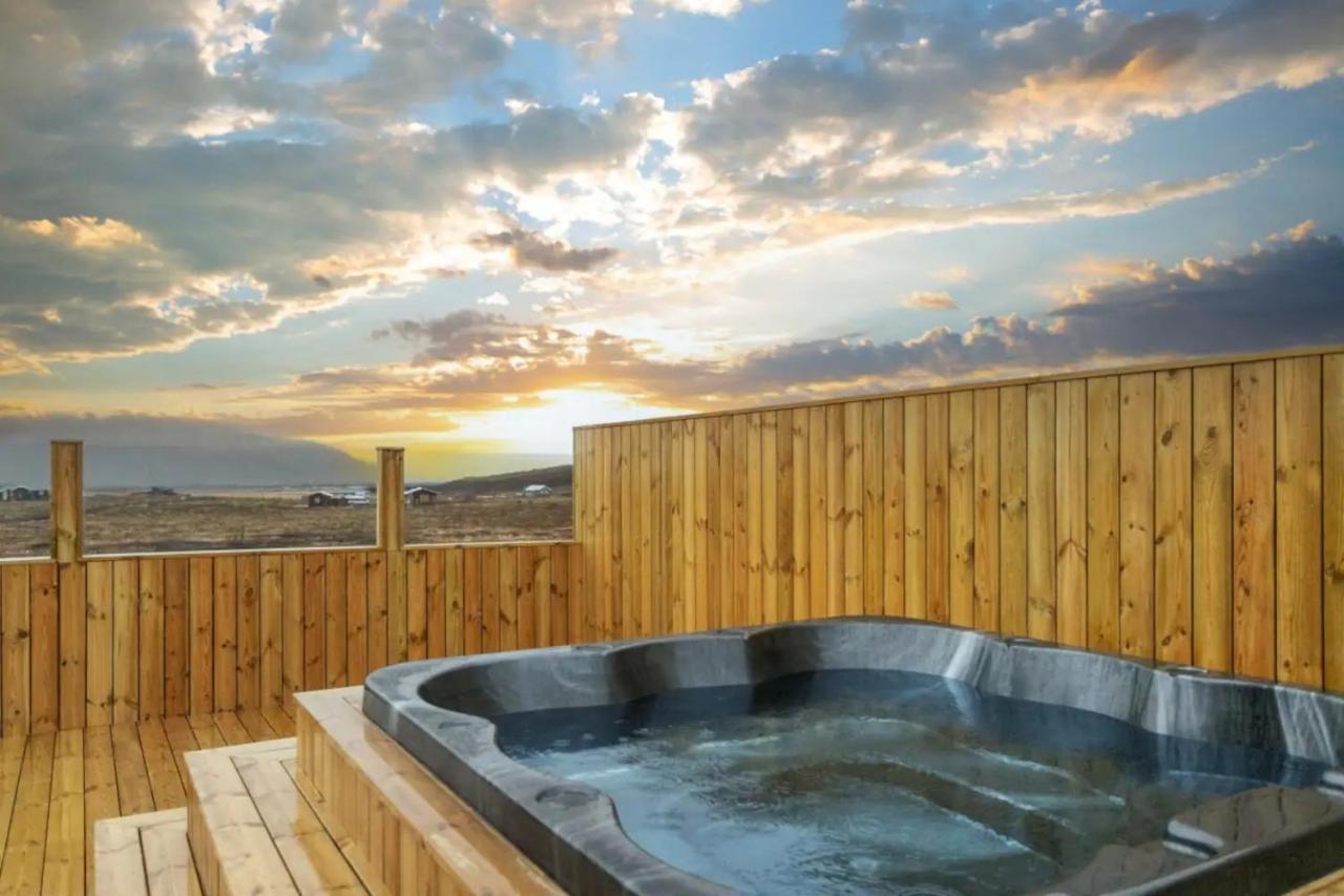 Luxury Log Home With A Hot Tub Selfoss Luaran gambar