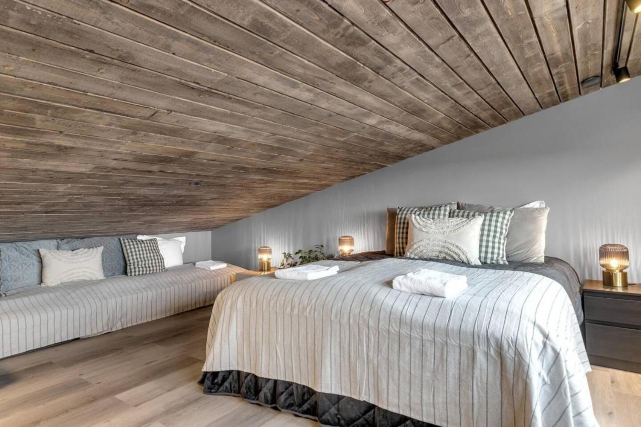 Luxury Log Home With A Hot Tub Selfoss Luaran gambar