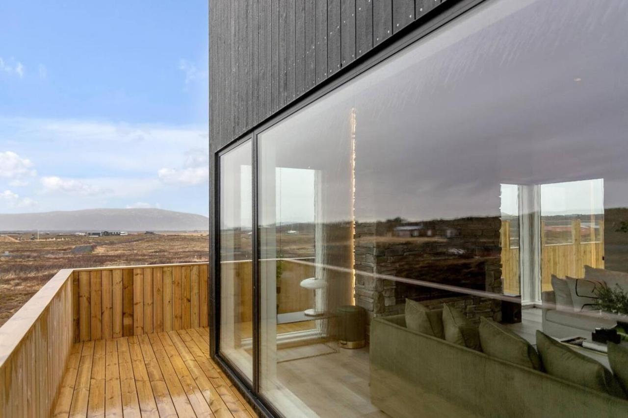 Luxury Log Home With A Hot Tub Selfoss Luaran gambar