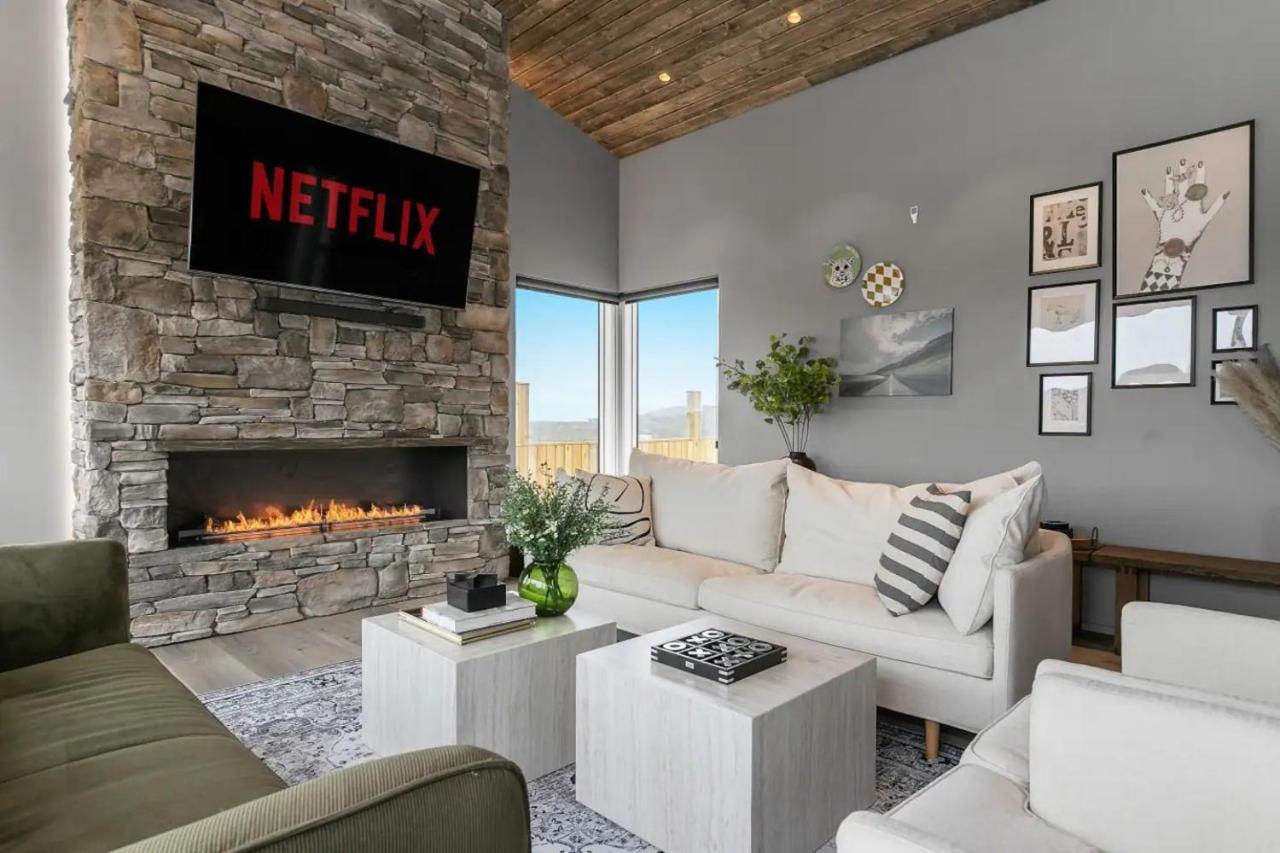 Luxury Log Home With A Hot Tub Selfoss Luaran gambar