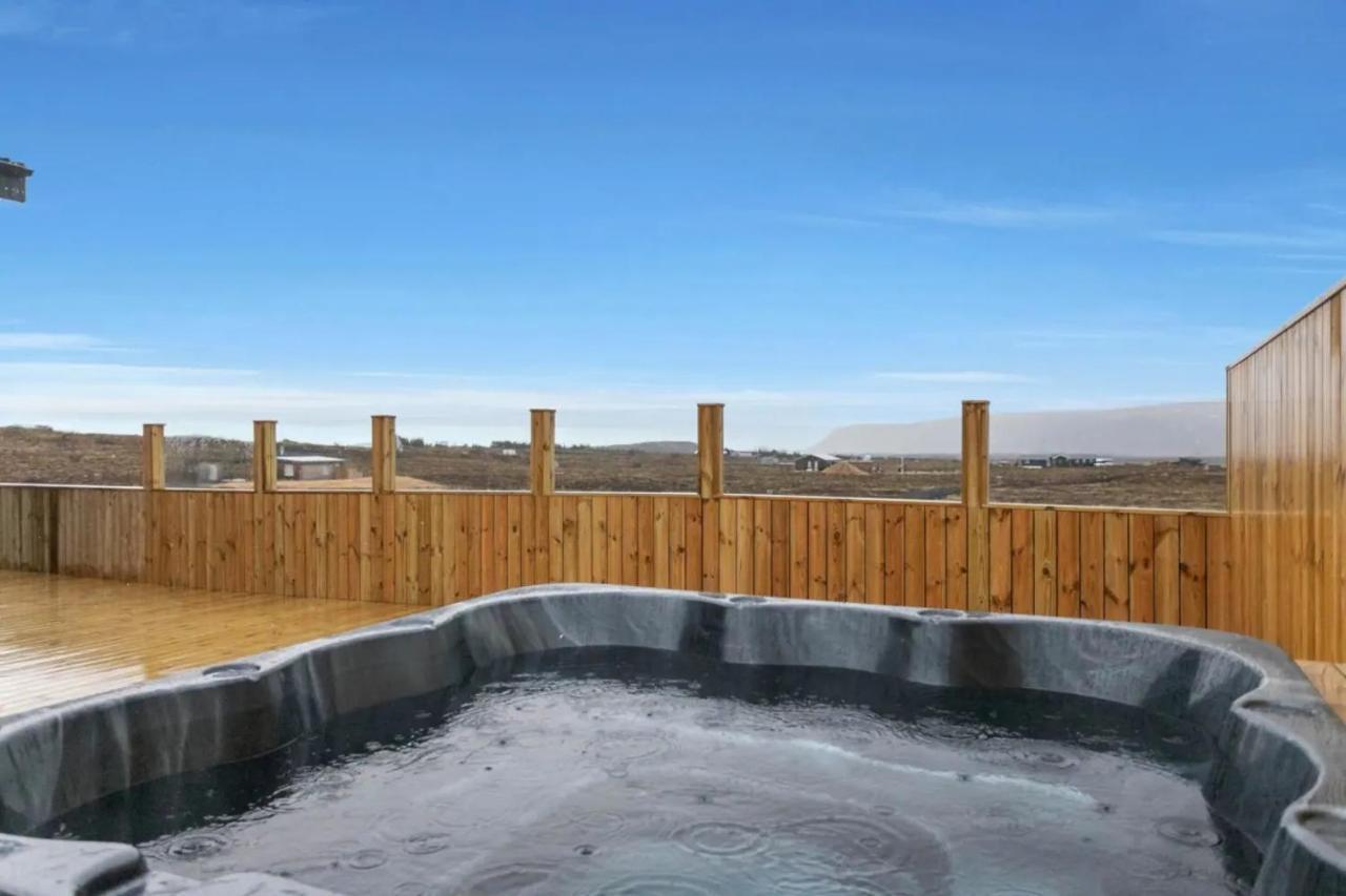 Luxury Log Home With A Hot Tub Selfoss Luaran gambar