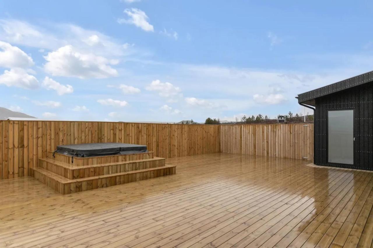 Luxury Log Home With A Hot Tub Selfoss Luaran gambar