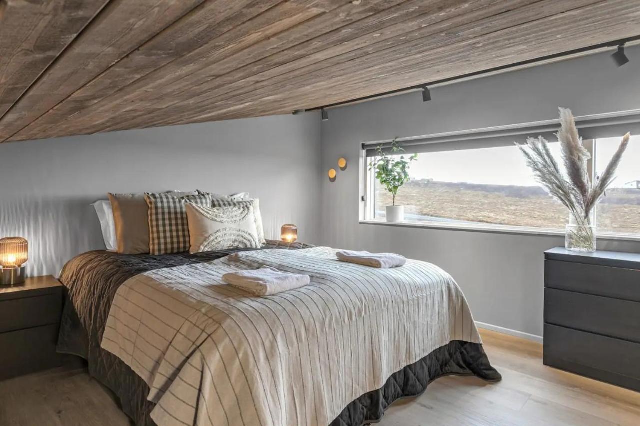 Luxury Log Home With A Hot Tub Selfoss Luaran gambar